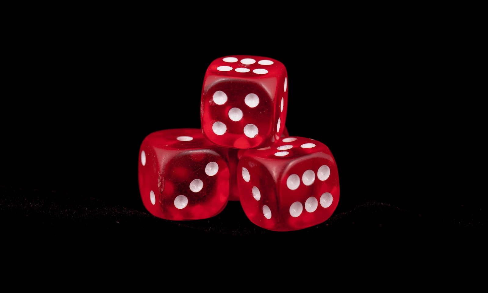 3 red dice
