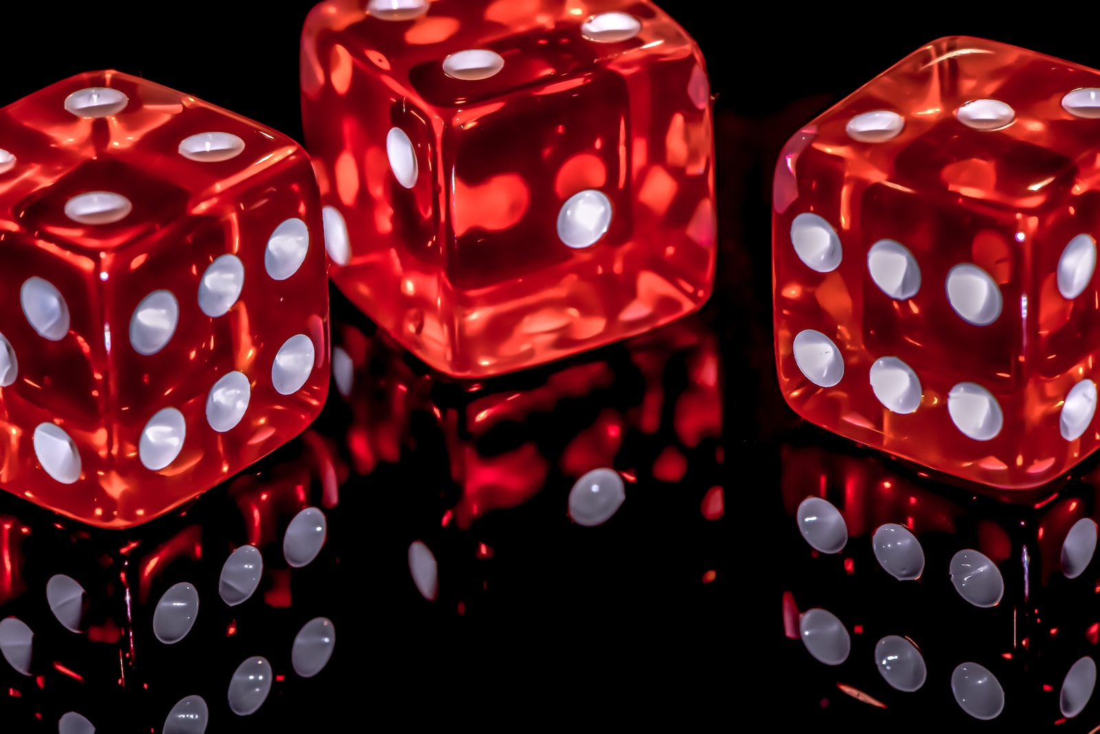 3 red dice